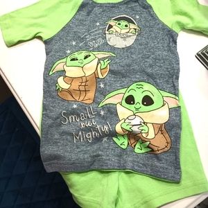 Boys or girls pajama outfit Star wars size 5T